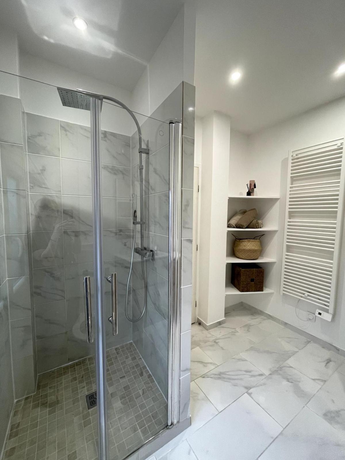 Appartement Joli 2 Pieces Avec Terrasse, Proche